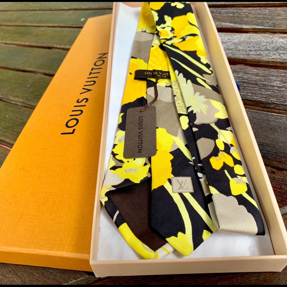🌴VIBRANT🌴🆕🌼💯🔥LOUIS VUITTON LIMITED BLK YELLOW FLORAL VIBES MOTIF TIE🔥 - Picture 13 of 17